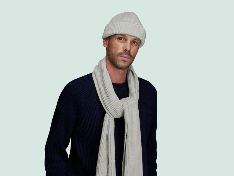 Pétrone bonnet homme porté écru