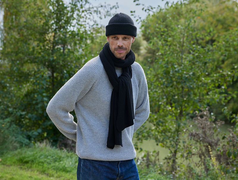 Pétrone écharpe homme portée noir