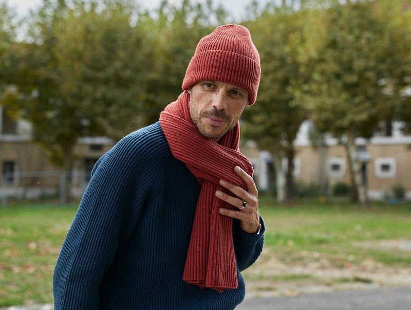 Pétrone écharpe homme portée rouille