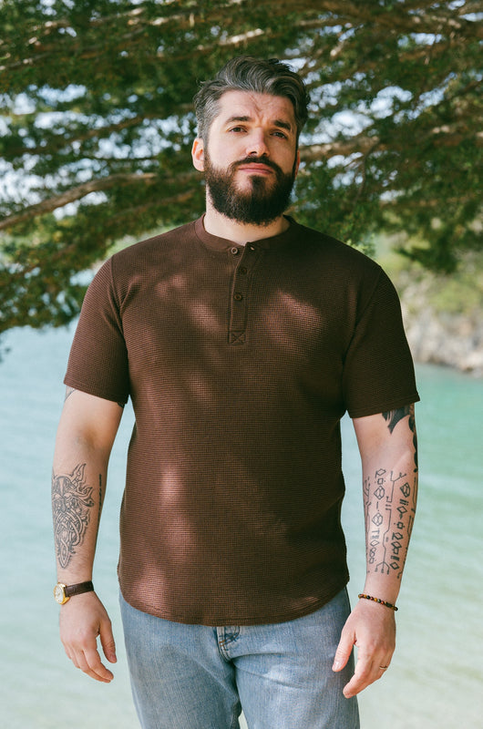 Pétrone Henley cormac manches courtes coton bio Tencel marron homme