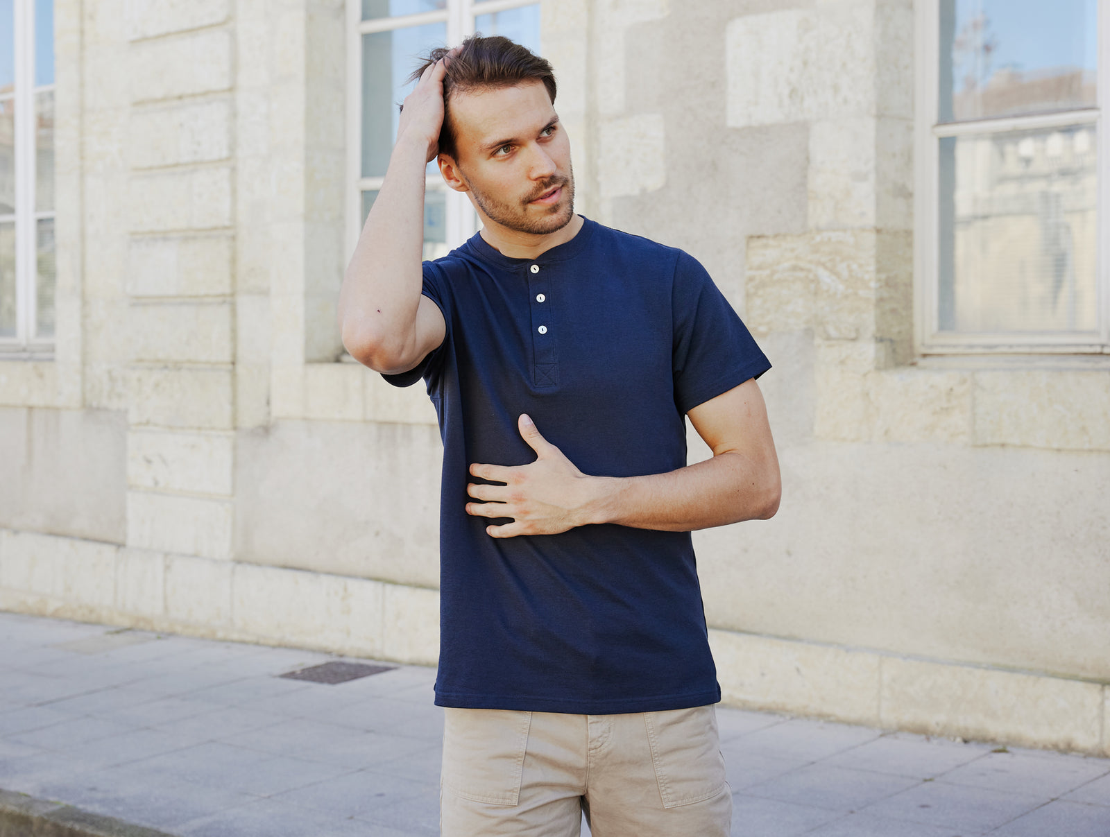 Pétrone Henley manches courtes coton bio tencel bleu marine homme#couleur_bleu-marine