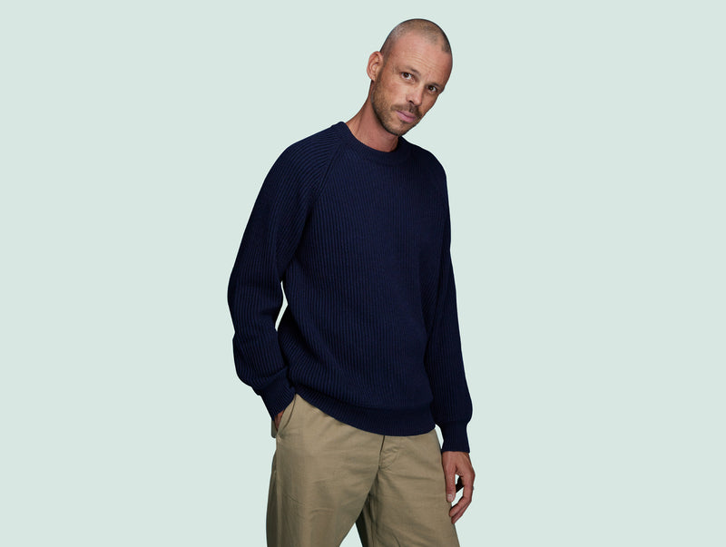 Pétrone Pull Réconfortant bleu marine homme zoom