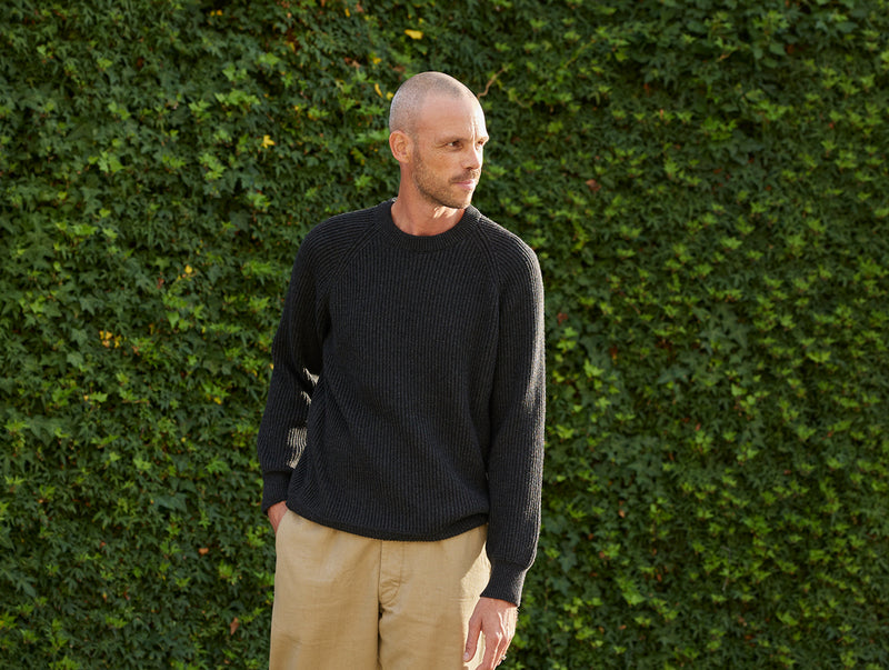 Pétrone Pull Réconfortant homme porté gris anthracite chiné
