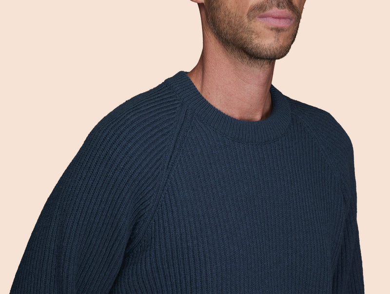 Pétrone Pull Réconfortant homme porté bleu pétrole