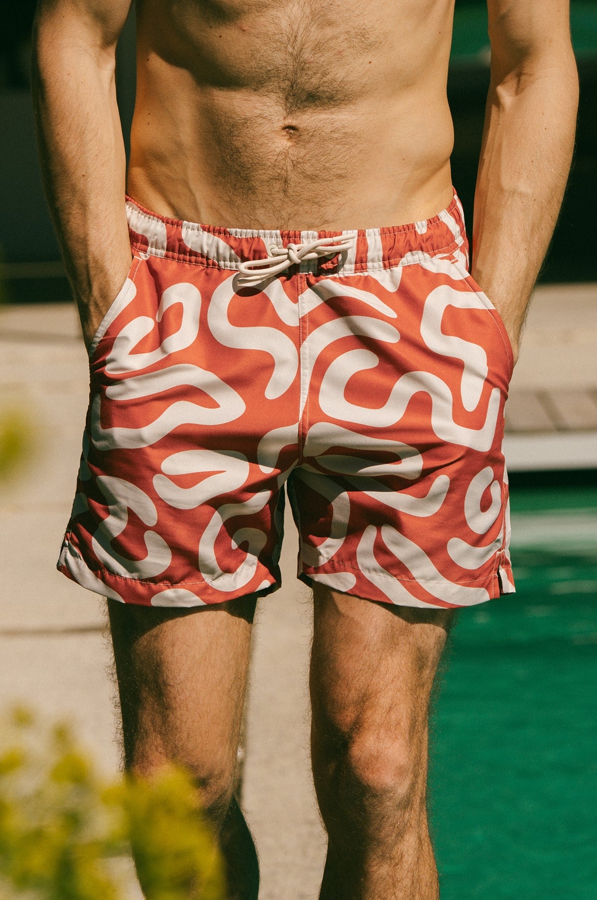 Pétrone short bain polyester recyclé graphique rouille homme