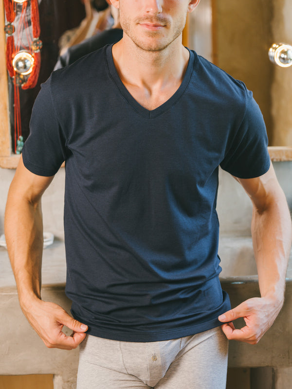 Pétrone T-shirt col V coton bio tencel lyocell bleu marine homme