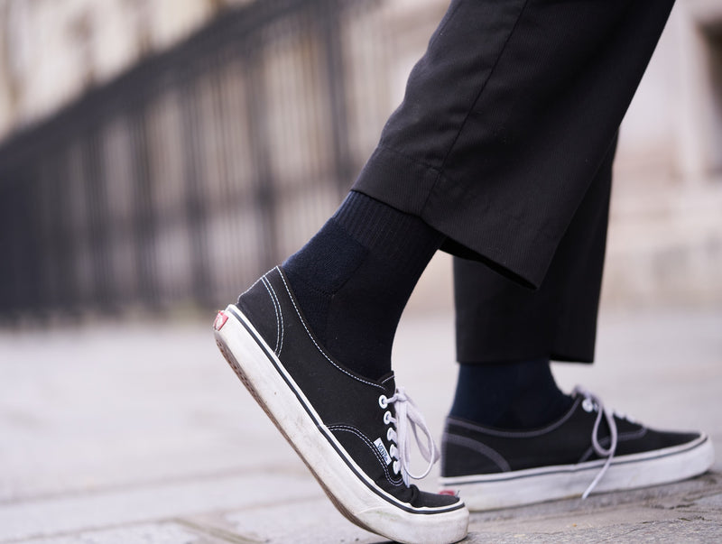 Petrone-chaussettes-tennis-coton-bio-unies-hautes-homme-noir
