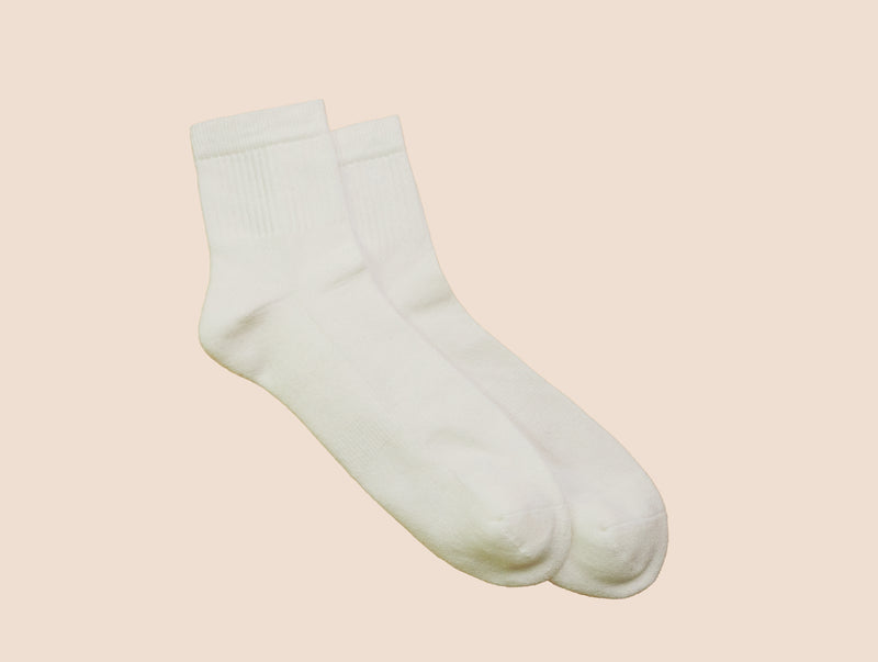 Petrone-chaussettes-tennis-coton-bio-unies-basses-homme-blanc crème-posees
