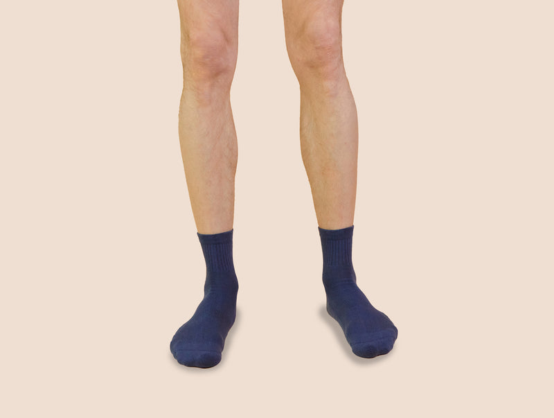 Petrone-chaussettes-tennis-coton-bio-unies-basses-homme-bleu acier-portées