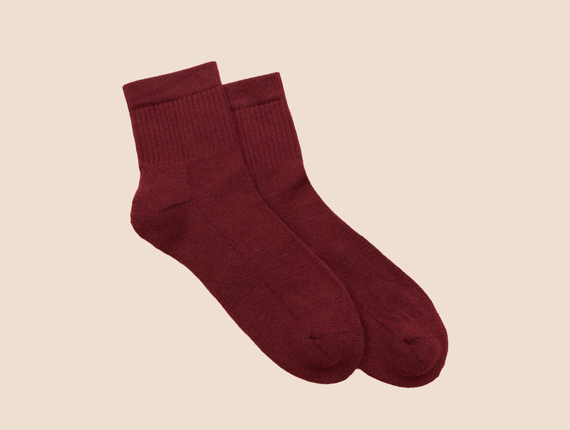 Petrone-chaussettes-tennis-coton-bio-unies-basses-homme-bordeaux foncé-posees
