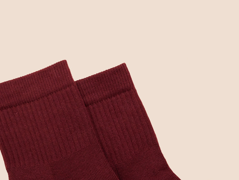 Petrone-chaussettes-tennis-coton-bio-unies-basses-homme-bordeaux foncé-posees
