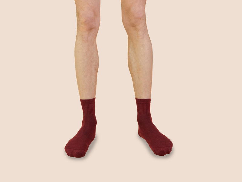 Petrone-chaussettes-tennis-coton-bio-unies-basses-homme-bordeaux foncé-portées