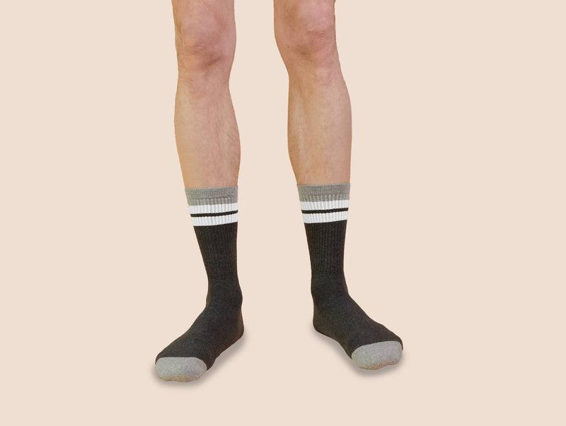 Petrone-chaussettes-tennis-coton-bio-retro-hautes-homme-gris anthracite-gris clair-portées